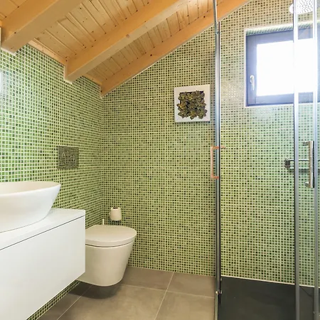 Insitu Trindade By Guestify *